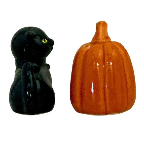 Salt Pepper Shakers Cat Harvest Pumpkin Halloween Ceramic Whimsical 2 Piece Set - Picture 9 of 16